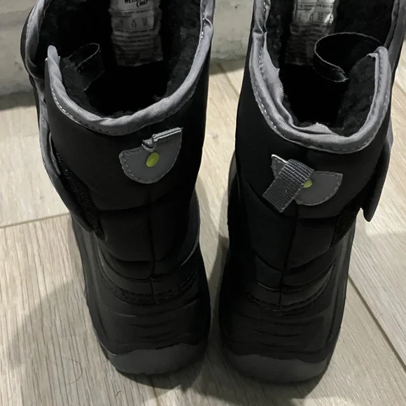 Like New Western Chief Black & Grey Snow Boots, faux fur lined, waterproof - Picture 6 of 12
